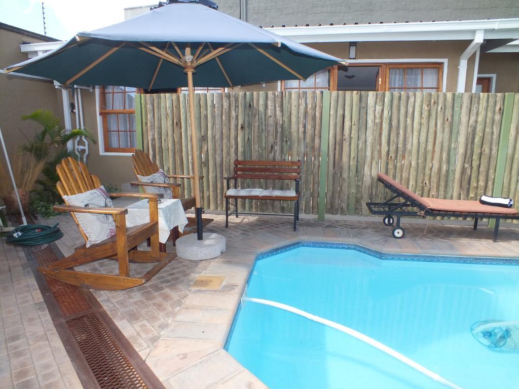 Uzuri Guesthouse Cc Виндхук Экстерьер фото