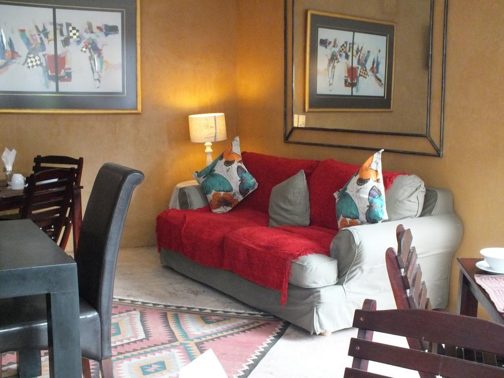 Uzuri Guesthouse Cc Виндхук Экстерьер фото