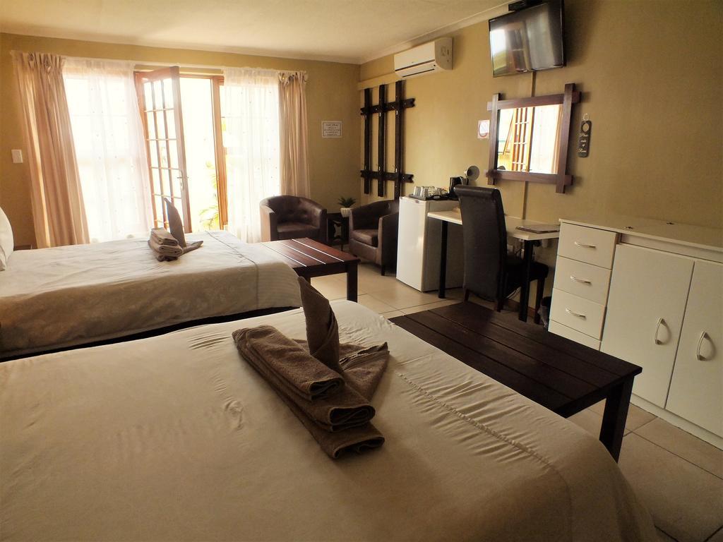 Uzuri Guesthouse Cc Виндхук Экстерьер фото