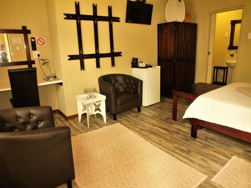 Uzuri Guesthouse Cc Виндхук Экстерьер фото