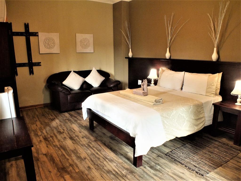Uzuri Guesthouse Cc Виндхук Экстерьер фото