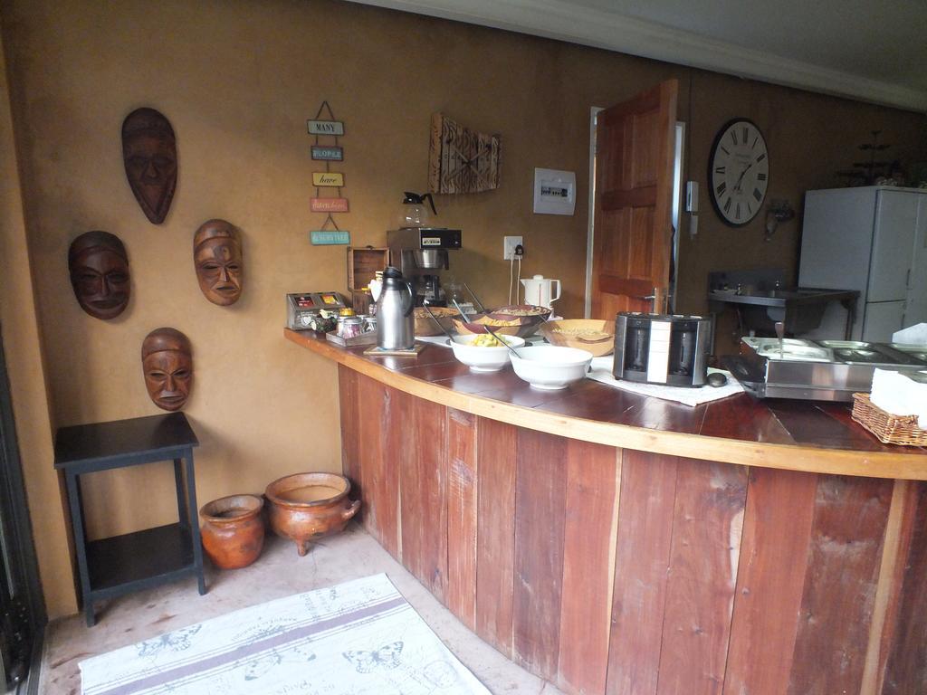 Uzuri Guesthouse Cc Виндхук Экстерьер фото