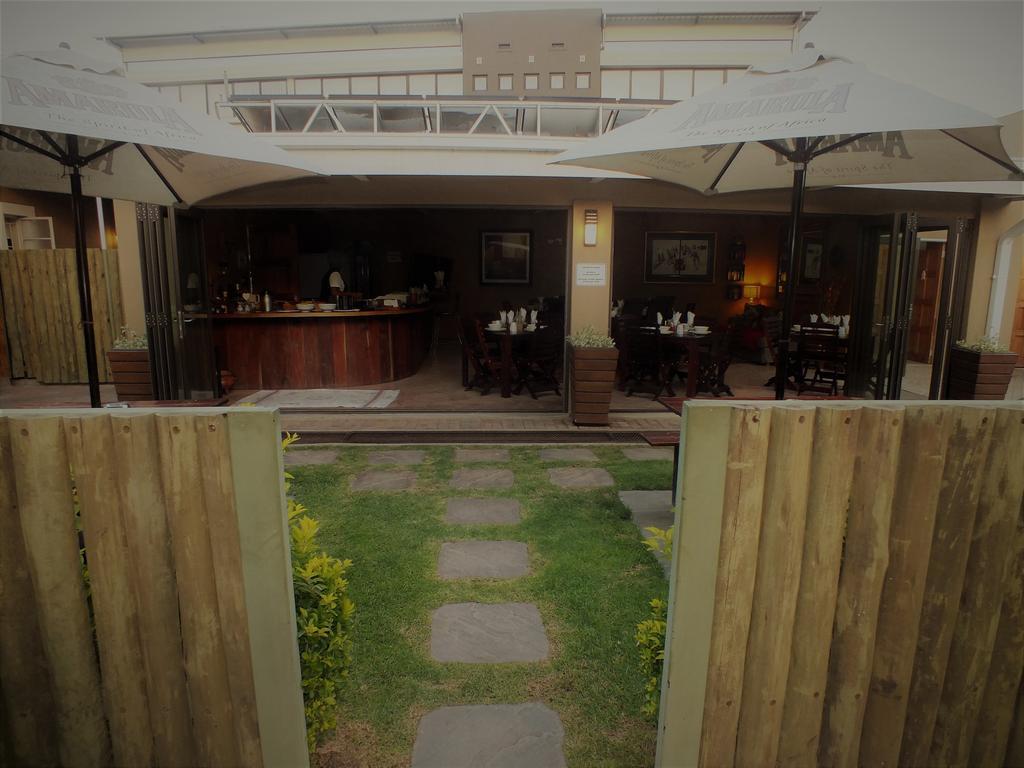 Uzuri Guesthouse Cc Виндхук Экстерьер фото