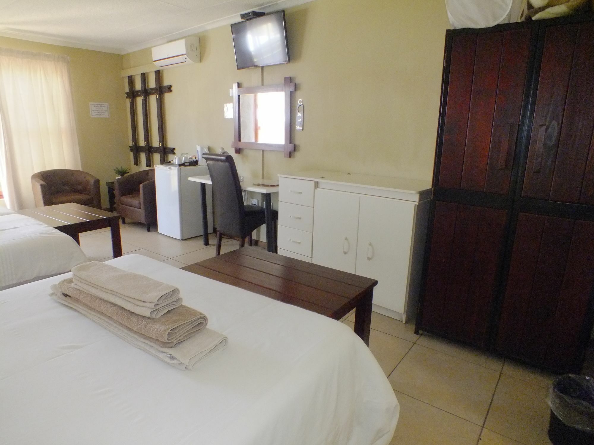 Uzuri Guesthouse Cc Виндхук Экстерьер фото
